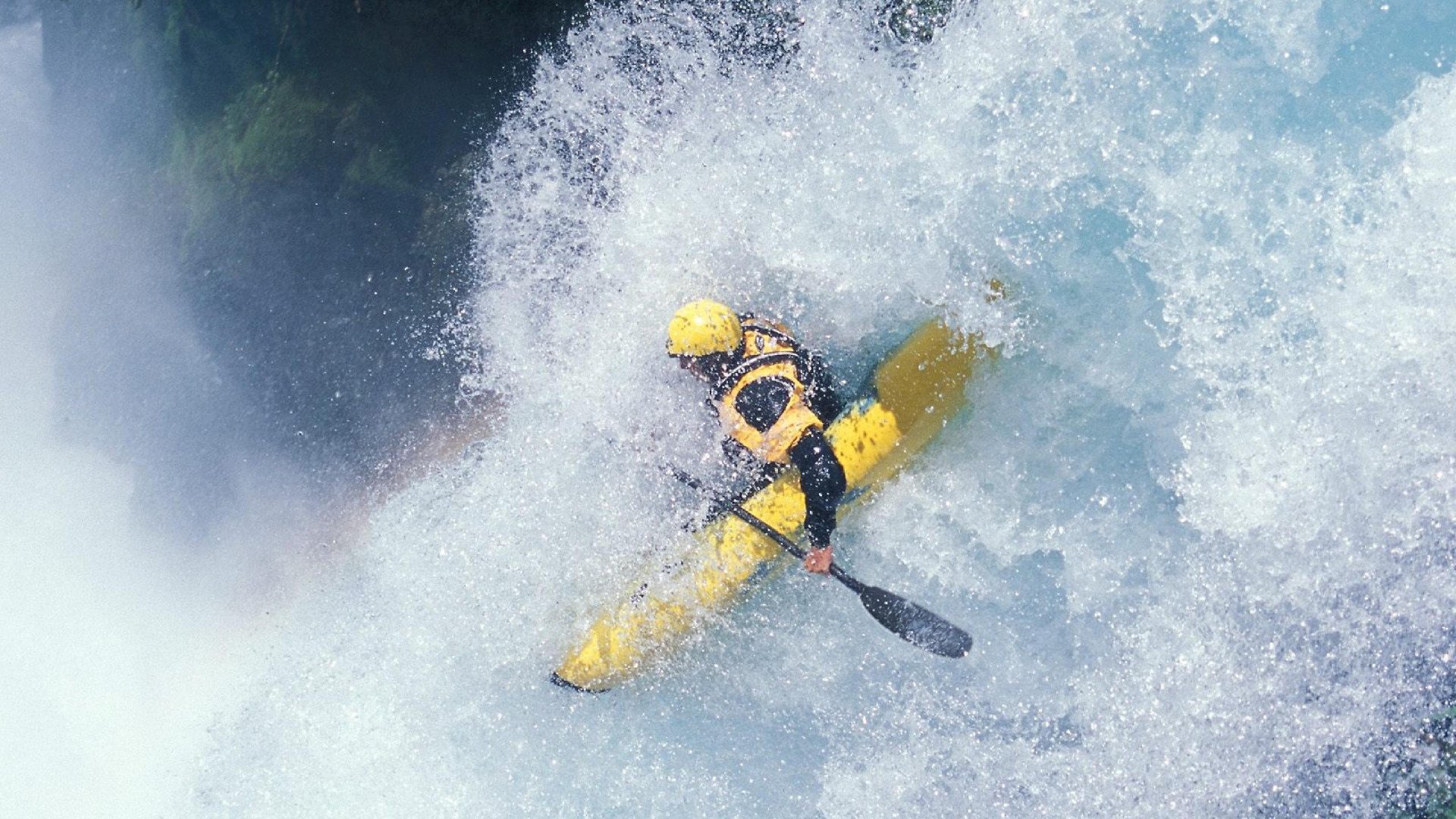 球迷文化塑造赛场灵魂，从助威到公益，看现代体育的温情力量